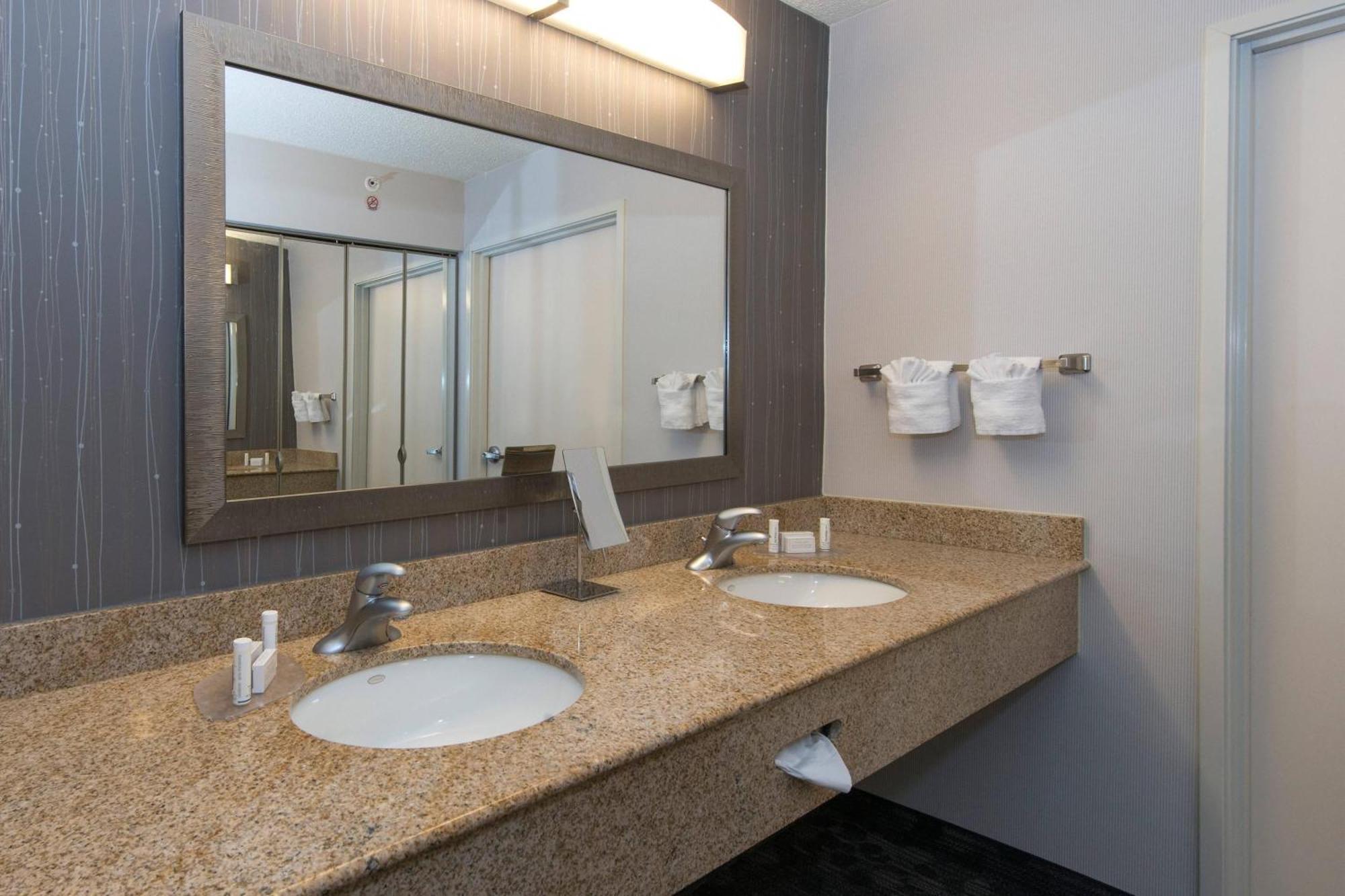Hotel Courtyard By Marriott Albany Exterior foto